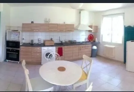 Penzion Travailleurs Avec Clim Reversible , Wifi Satellite , Tv 55 Pouces Netflix, Prime, Disney, Tres Grand Parking, 80 M2, 4 A 5 Personnes Monestrol