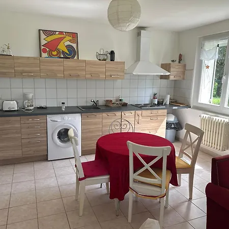 Travailleurs Avec Clim Reversible , Wifi Satellite , Tv 55 Pouces Netflix, Prime, Disney, Tres Grand Parking, 80 M2, 4 A 5 Personnes 3* Monestrol